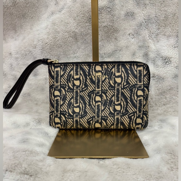 Coach EUC Black and Beige Chain Link Limited Wristlet. Rare Color COA - Picture 1 of 7
